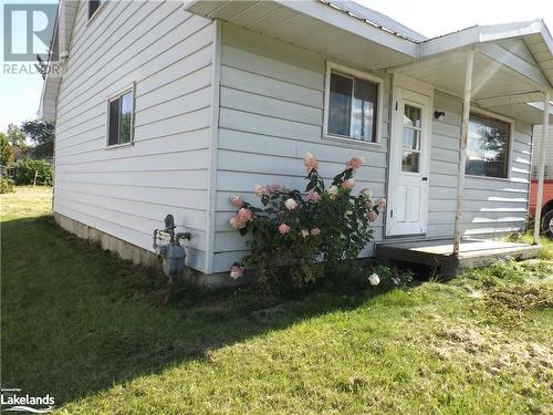 Single Detached - 11 Laurentian Street, Deep River, ON - Outdoor