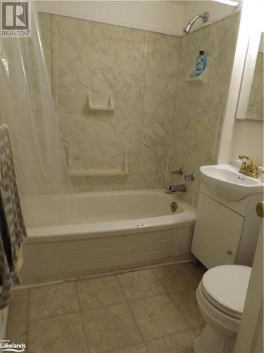 Bathroom - 11 Laurentian Street, Deep River, ON - Indoor Photo Showing Bathroom