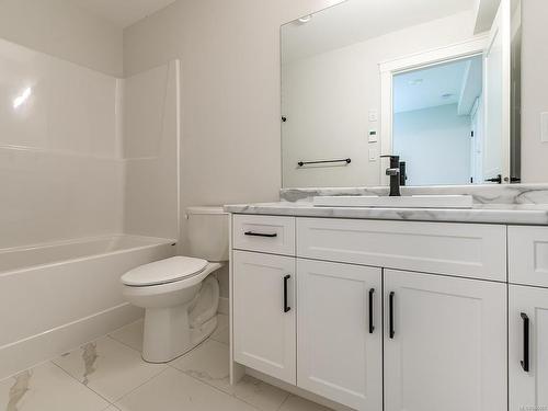 106-600 Ninth St, Nanaimo, BC - Indoor Photo Showing Bathroom