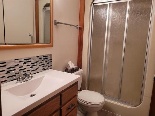 283 Pitt Avenue, Dryden, ON - Indoor Photo Showing Bathroom