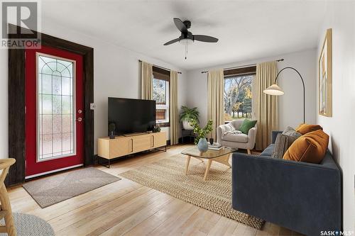 529 Montgomery Street, Midale, SK - Indoor Photo Showing Living Room