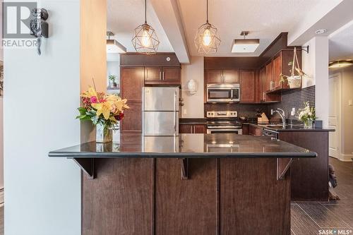 305 320 5Th Avenue N, Saskatoon, SK - Indoor Photo Showing Kitchen With Upgraded Kitchen