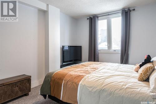 305 320 5Th Avenue N, Saskatoon, SK - Indoor Photo Showing Bedroom