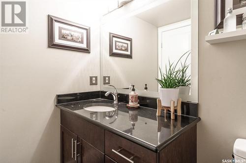 305 320 5Th Avenue N, Saskatoon, SK - Indoor Photo Showing Bathroom