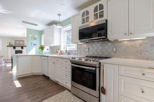 1267 Valley View Place, Sparwood, BC - Indoor Photo Showing Kitchen With Upgraded Kitchen