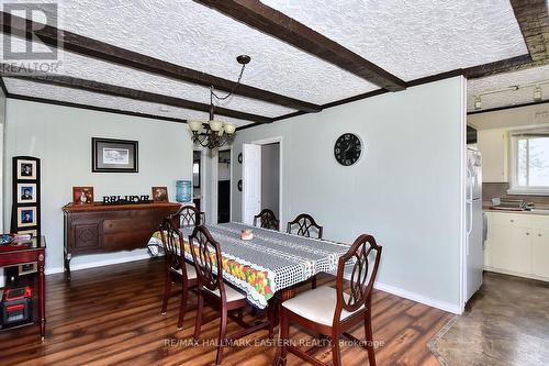 233 Crosby Drive, Kawartha Lakes, ON - Indoor Photo Showing Dining Room