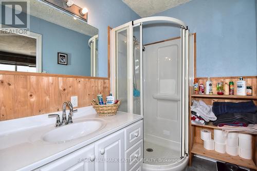 233 Crosby Drive, Kawartha Lakes, ON - Indoor Photo Showing Bathroom
