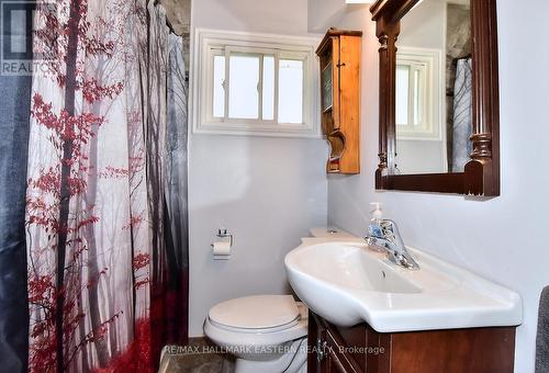 233 Crosby Drive, Kawartha Lakes, ON - Indoor Photo Showing Bathroom