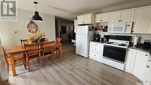 102 Lundy Place, Stoughton, SK - Indoor Photo Showing Kitchen
