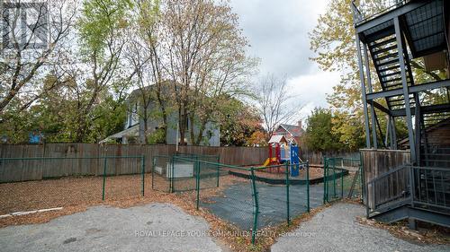 18 Arnold Cres, Richmond Hill, ON 