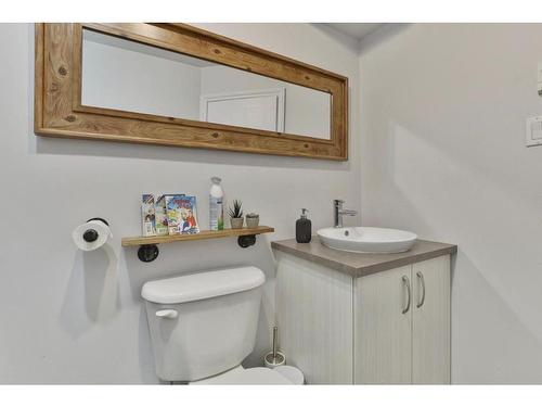 Powder room - 932 Crois. Georges-Delfosse, Mascouche, QC - Indoor Photo Showing Bathroom