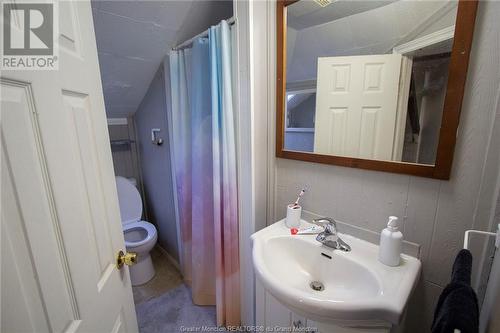 18 Weldon St, Sackville, NB - Indoor Photo Showing Bathroom