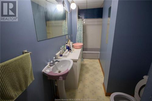 18 Weldon St, Sackville, NB - Indoor Photo Showing Bathroom