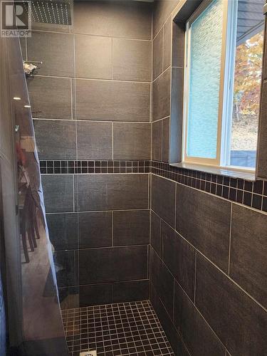 2290 Park Avenue, Lumby, BC - Indoor Photo Showing Bathroom