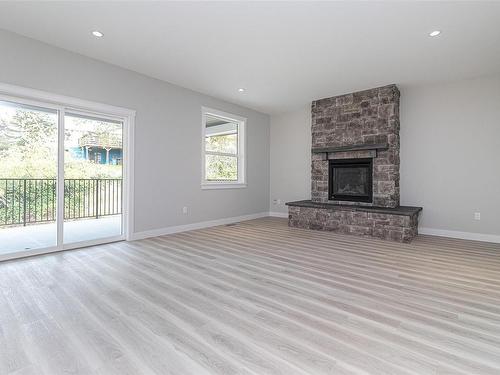 2041 Oakhill Pl, Duncan, BC - Indoor Photo Showing Living Room With Fireplace