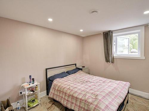 Intergenerational - 26 Rue Alexandre, Laval (Pont-Viau), QC - Indoor Photo Showing Bedroom