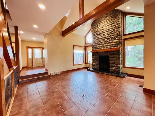 7484 Sun Valley Place, Radium Hot Springs, BC - Indoor With Fireplace