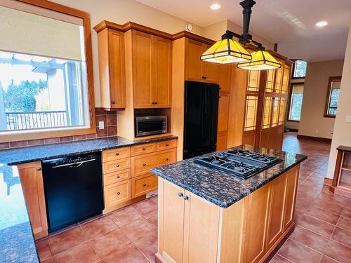 7484 Sun Valley Place, Radium Hot Springs, BC - Indoor Photo Showing Kitchen