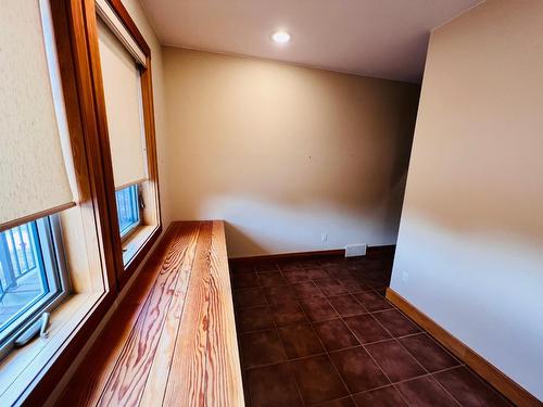 7484 Sun Valley Place, Radium Hot Springs, BC - Indoor Photo Showing Other Room