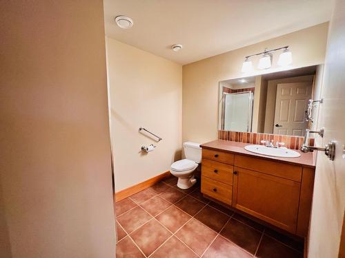 7484 Sun Valley Place, Radium Hot Springs, BC - Indoor Photo Showing Bathroom