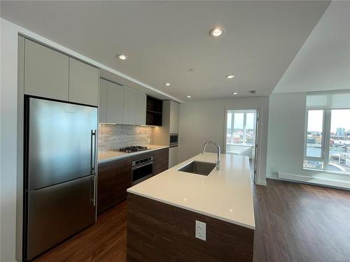 803-369 Tyee Rd, Victoria, BC - Indoor Photo Showing Kitchen With Upgraded Kitchen