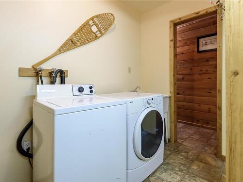 805 Jutland Terr, Courtenay, BC - Indoor Photo Showing Laundry Room
