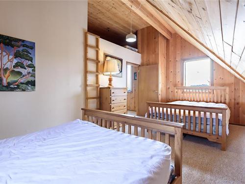 805 Jutland Terr, Courtenay, BC - Indoor Photo Showing Bedroom