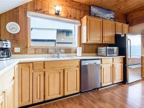 805 Jutland Terr, Courtenay, BC - Indoor Photo Showing Kitchen With Double Sink