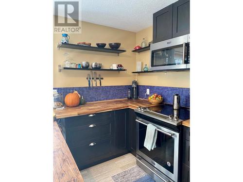 507 Arlington Road, Slocan, BC - Indoor Photo Showing Kitchen