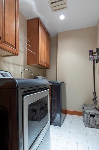 27 Mountain Avenue, Hamilton, ON - Indoor Photo Showing Laundry Room