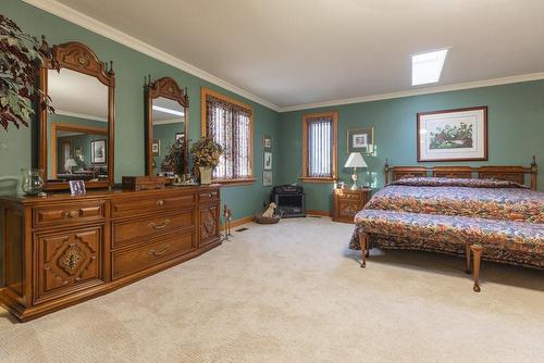 27 Mountain Avenue, Hamilton, ON - Indoor Photo Showing Bedroom