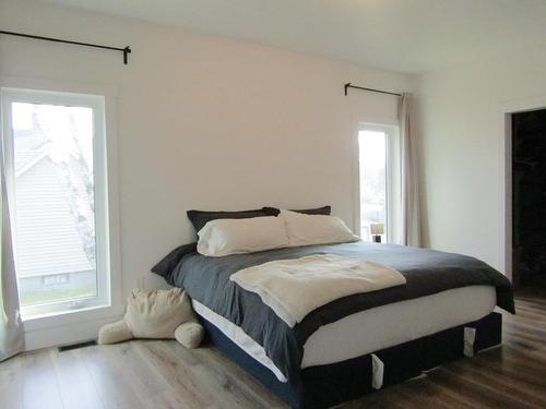 911 Victoria Avenue North, Fort Frances, ON - Indoor Photo Showing Bedroom