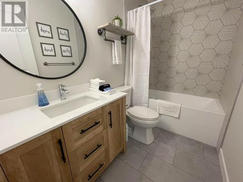 4422-4424 Oleander Drive, Osoyoos, BC - Indoor Photo Showing Bathroom
