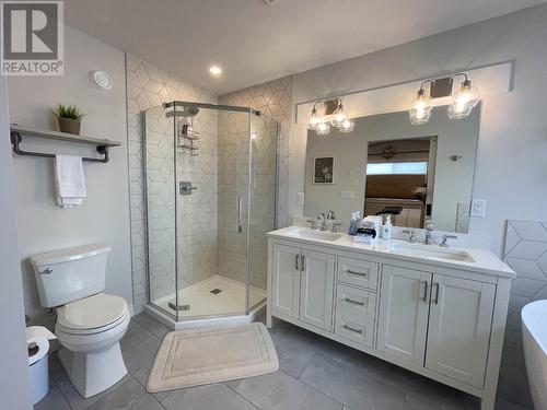4422-4424 Oleander Drive, Osoyoos, BC - Indoor Photo Showing Bathroom