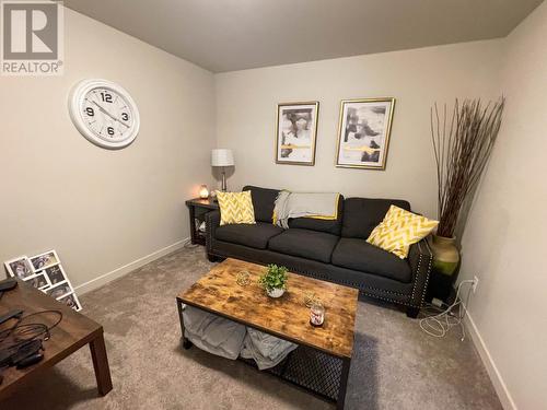 4422-4424 Oleander Drive, Osoyoos, BC - Indoor Photo Showing Living Room