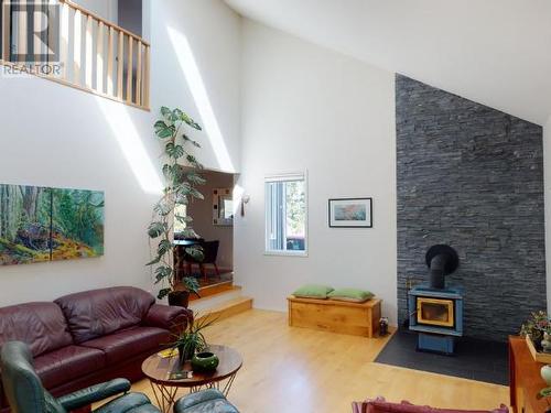 9117 Krompocker Rd, Powell River, BC - Indoor Photo Showing Living Room With Fireplace