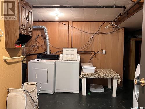 304 4Th Street W, Wynyard, SK - Indoor Photo Showing Laundry Room