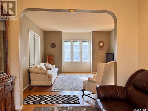 405 3Rd Street E, Wynyard, SK - Indoor Photo Showing Living Room