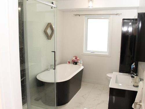 Salle de bains - 103  - 103A Rue De La Falaise, Sainte-Marguerite-Du-Lac-Masson, QC - Indoor Photo Showing Bathroom