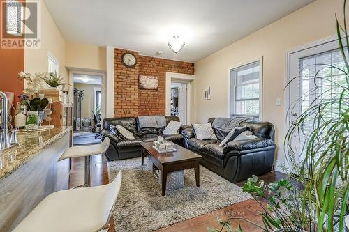145 Emerald St S, Hamilton, ON - Indoor Photo Showing Living Room