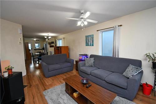 401 Shell River Avenue, Russell, MB - Indoor Photo Showing Living Room