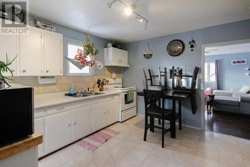 424 96 Avenue, Dawson Creek, BC - Indoor Photo Showing Kitchen With Double Sink