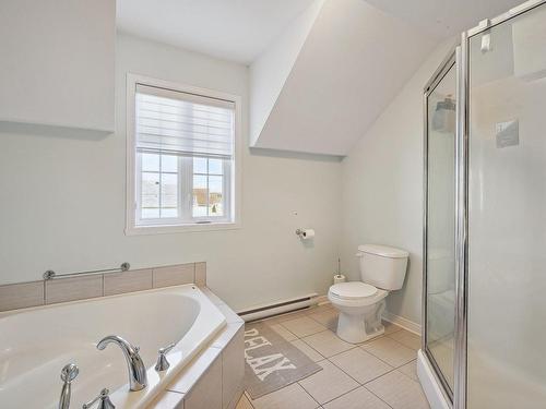 Salle de bains - 697 Rue Marcelle-Ferron, Saint-Lin/Laurentides, QC - Indoor Photo Showing Bathroom
