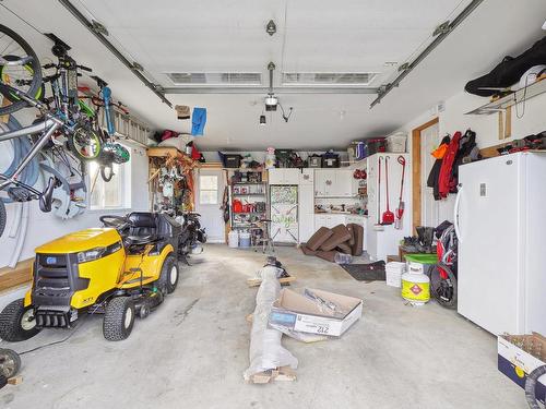 Garage - 697 Rue Marcelle-Ferron, Saint-Lin/Laurentides, QC - Indoor Photo Showing Garage