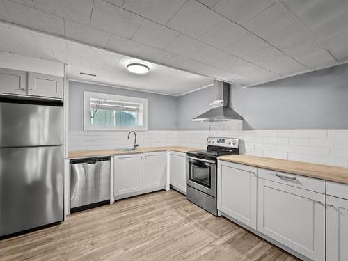 708 Cambridge Cres, Kamloops, BC - Indoor Photo Showing Kitchen With Upgraded Kitchen