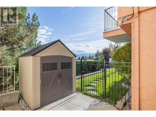 573 Spruceview Place N, Kelowna, BC - Outdoor With Exterior