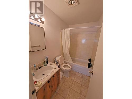 8920 86 Street, Fort St. John, BC - Indoor Photo Showing Bathroom