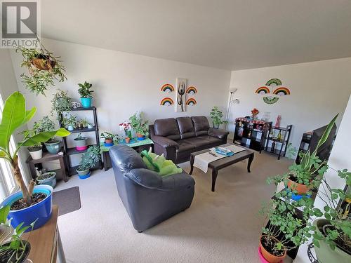 8920 86 Street, Fort St. John, BC - Indoor Photo Showing Living Room