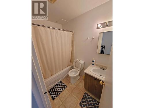 8920 86 Street, Fort St. John, BC - Indoor Photo Showing Bathroom