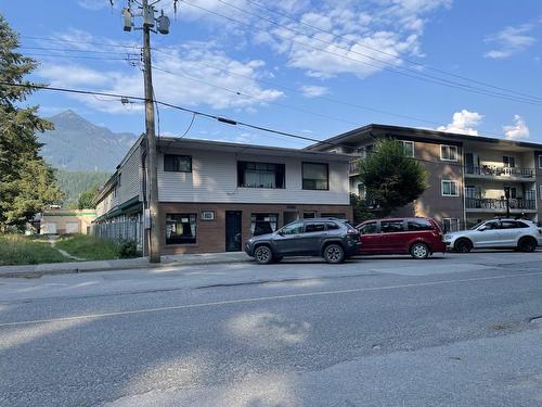 759 4Th Avenue, Hope & Area, BC - Outdoor With Facade